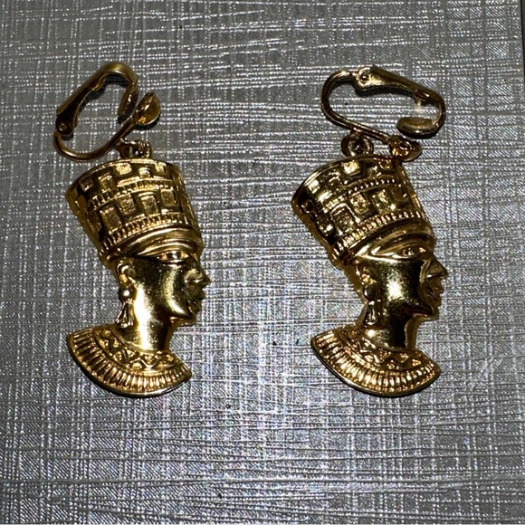 Egyptian Revival Queen Nefertiti Gold Tone Earrings Pierced Dangle Vintage Avon - Picture 6 of 6